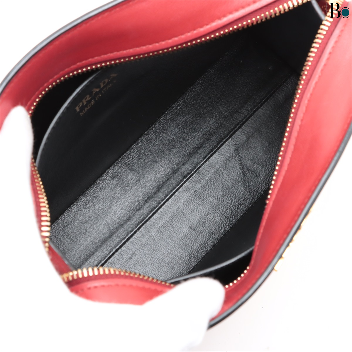 Preowned Prada Calfskin Red Leather Crossbody Bag
